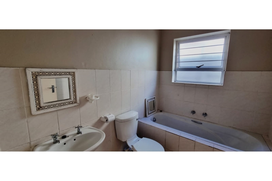 To Let 3 Bedroom Property for Rent in Normandie Western Cape